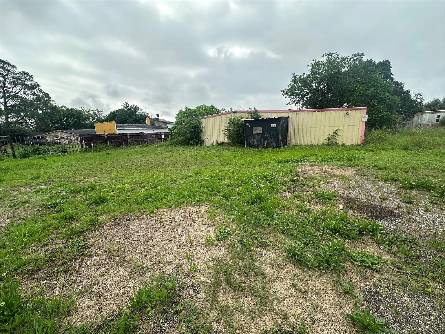 Studio, $2,000 — Photo 2