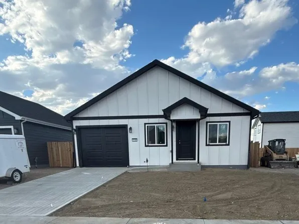 4748 Pontiac St, Mills, WY 82644