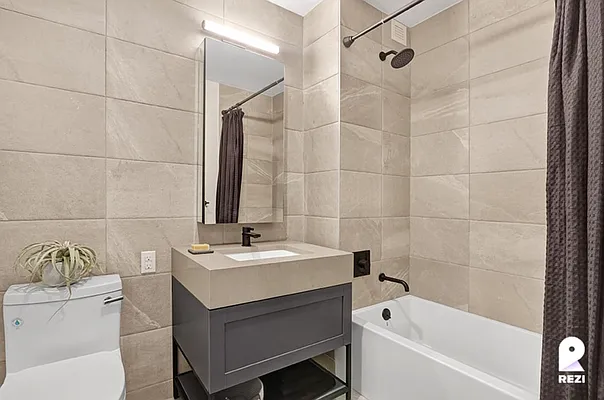 Rented by REZI | media 33