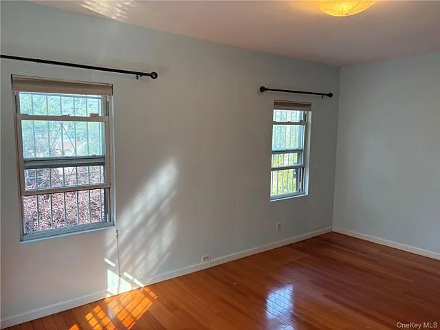 3 bed, 2.0 bath, 1404 sqft, $3,950 — Photo 2