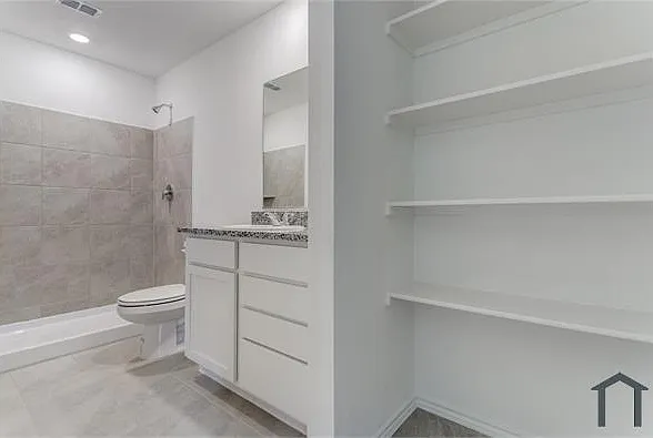 4 bed, 1300 sqft, $1,900 — Photo 2