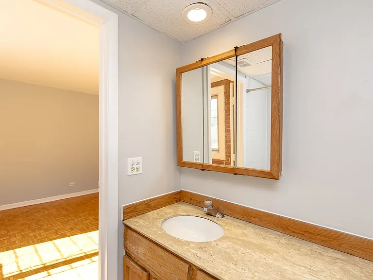 663 W Melrose Street — Photo 7