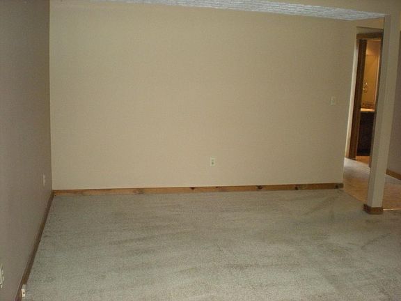 4th image of 6398 Chippenhook Ct