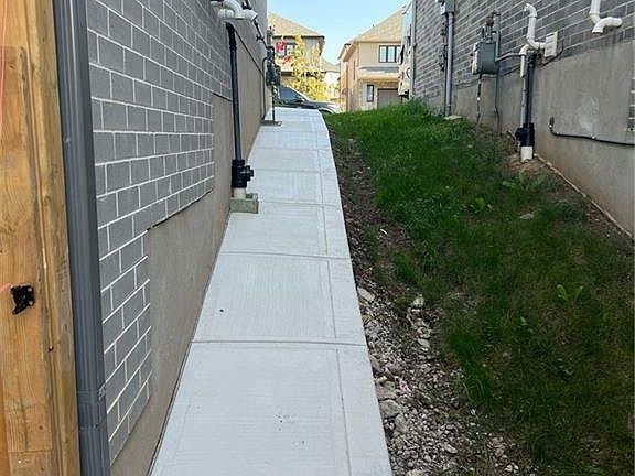 3rd image of 2528 Holbrook Dr
