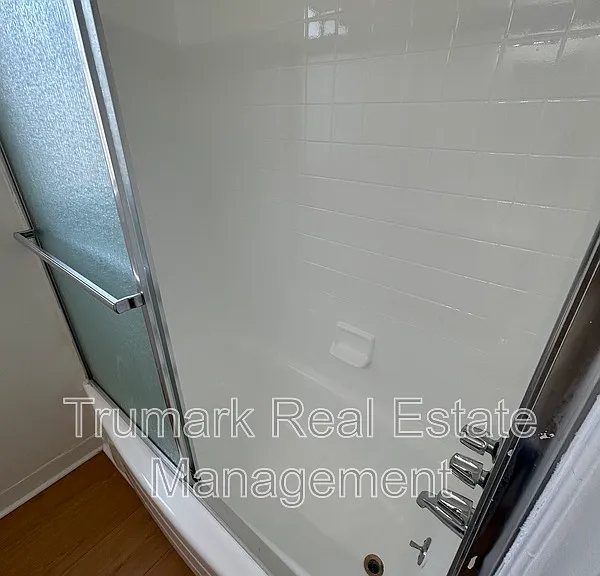 337 E Tujunga Ave #M — Photo 8