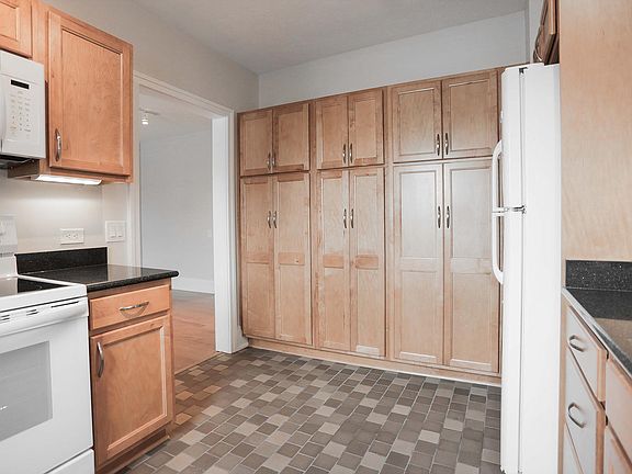 2nd image of 15114 Detroit Ave APT 4