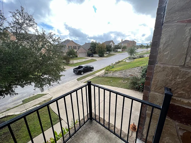 543 Drury Ln — Photo 6