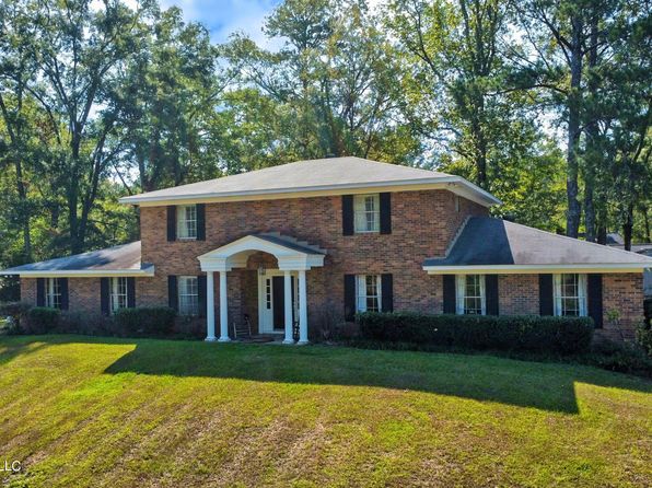 1870 Pine Hill Dr, Raymond, MS 39154