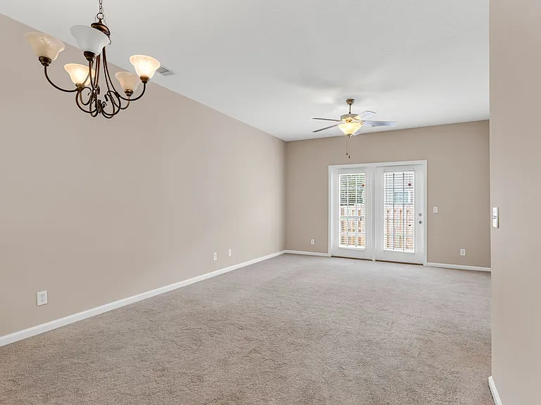 13 Cypress Ln — Photo 7