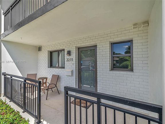 4th image of 2211 NE 122nd St #2211