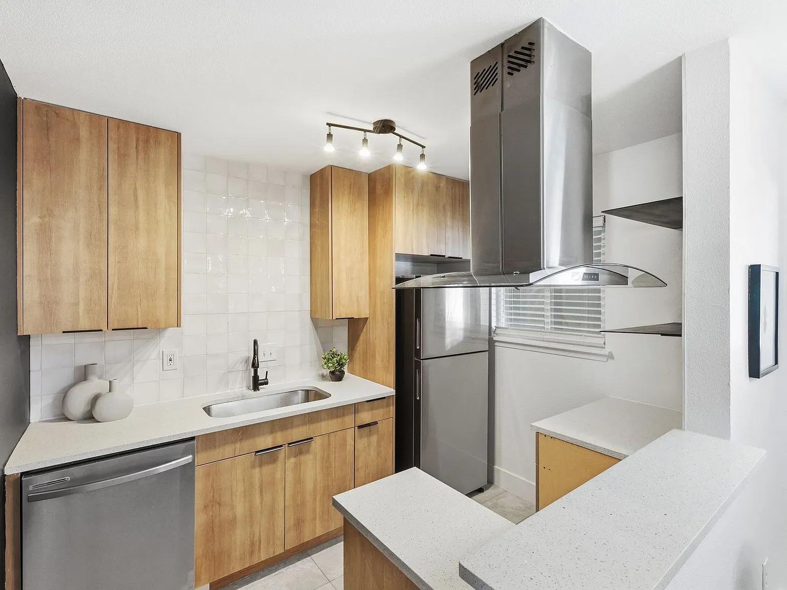 Cresthaus Apartments — Photo 4