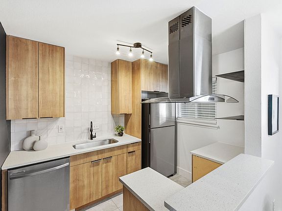 4th image of 7929 Gault St #200