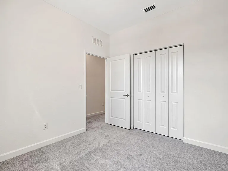 539 SE Rivergrass St — Photo 21