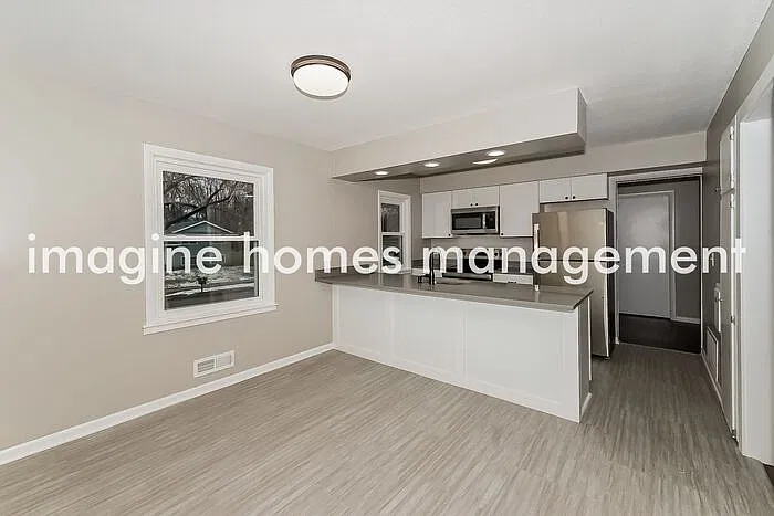 5 bed, 2.0 bath, 1780 sqft, $2,750 — Photo 4