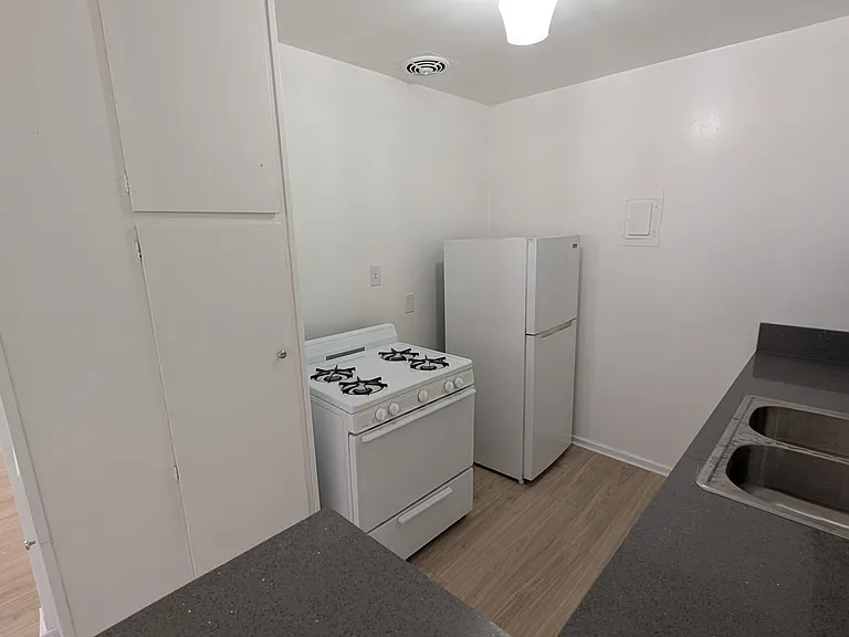 6658 Wilkinson Ave #3 — Photo 2