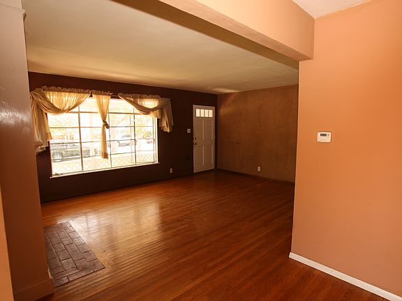 3rd image of 745 N Evergreen St