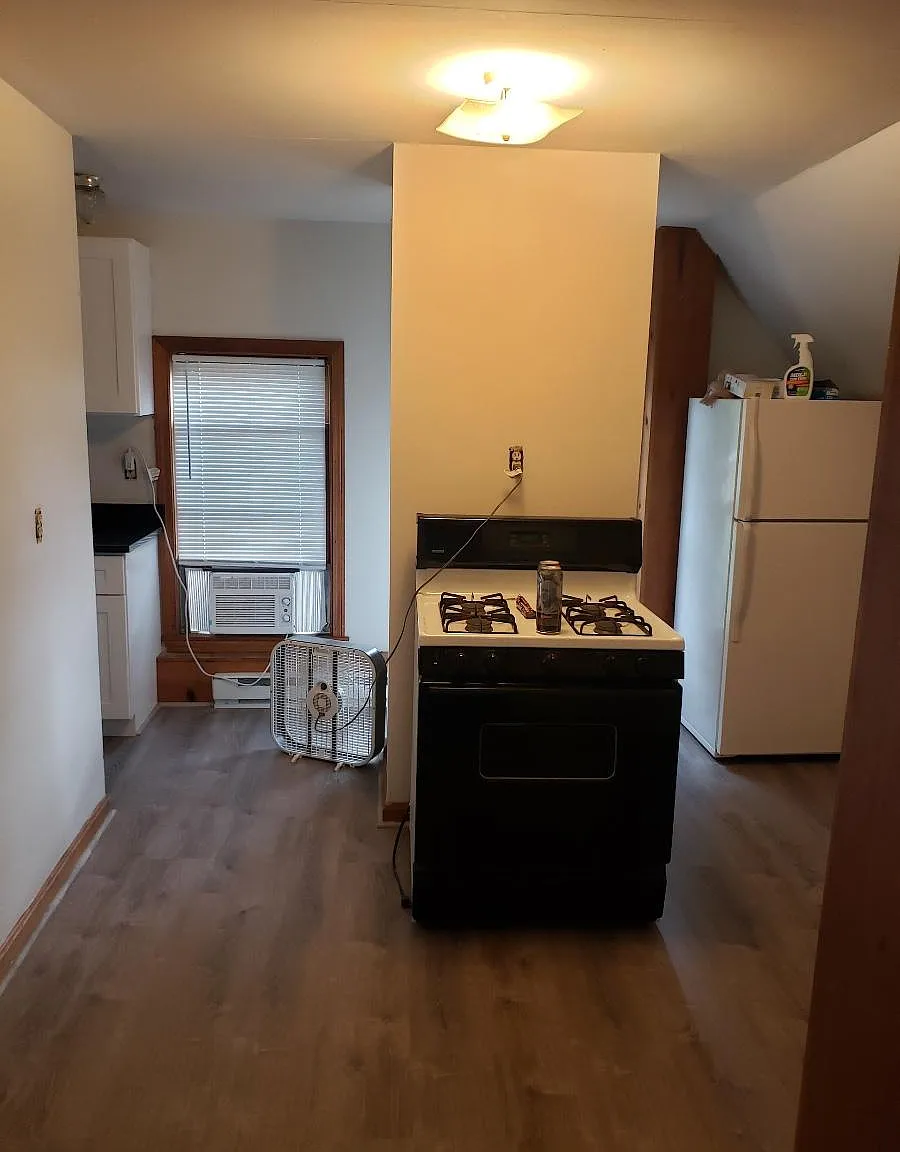 8 Webster St — Photo 3