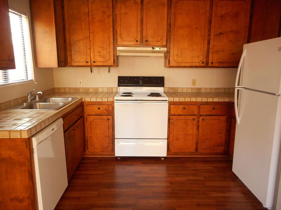 1st image of 844 Chalcedony St