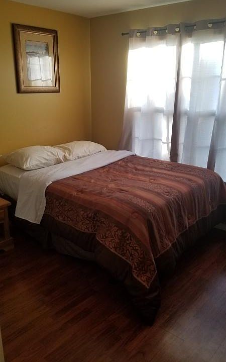 2nd image of 473 Gloria Ln
