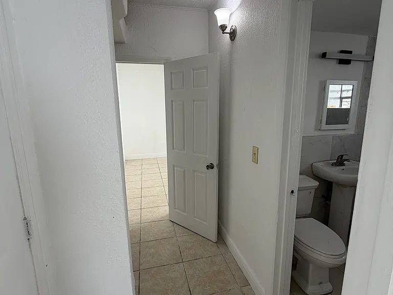 404 NE 26th Ter #400 — Photo 11