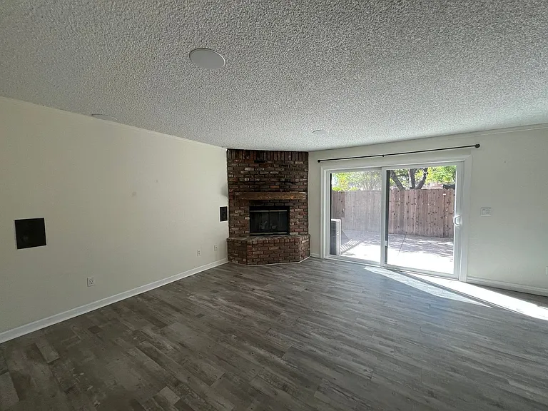 9805 El Camino Real #2 — Photo 5