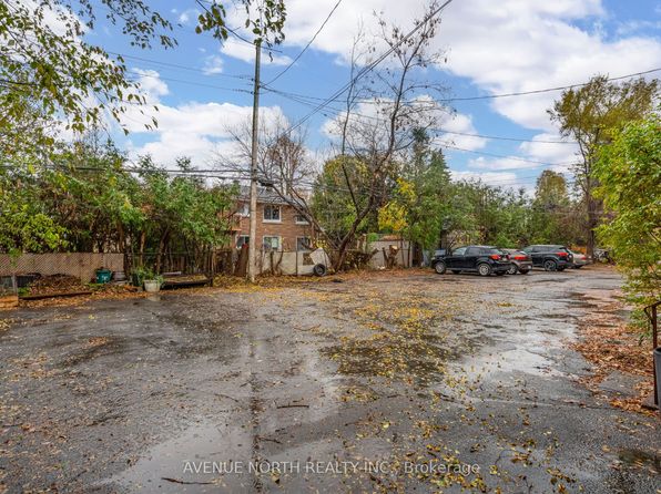 1202 Summerville Ave, Ottawa, ON K1Z 8G4