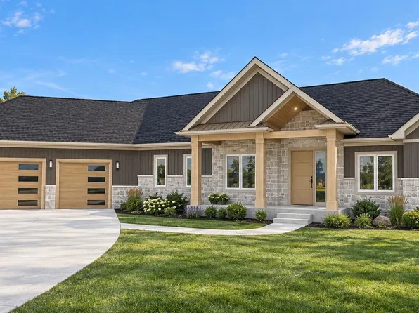 18416 Donegal Dr, South Bend, IN 46637