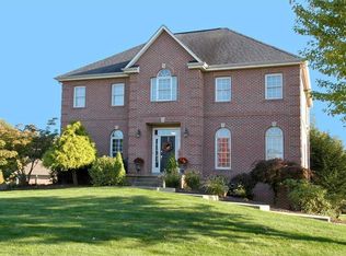 7028 Oak Park Dr, Gibsonia, PA