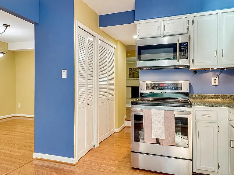 2210 Glencourse Ln — Photo 22