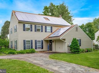 585 Lamplighter Rd, Horsham, PA 19044