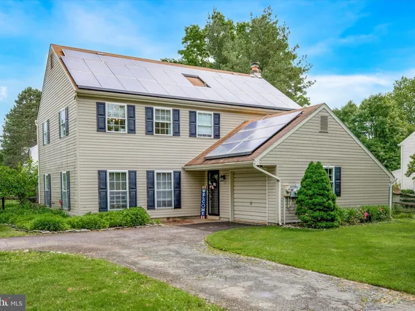 585 Lamplighter Rd, Horsham, PA 19044