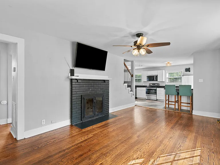 258 E Moody Ave — Photo 13