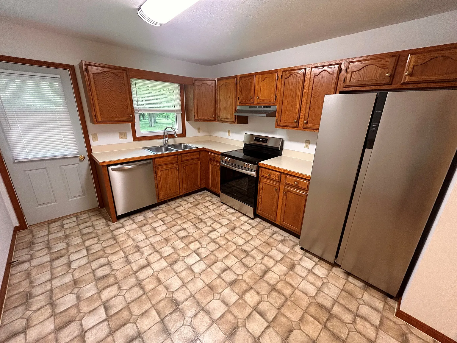 2 bed, 925 sqft, $1,350 — Photo 2