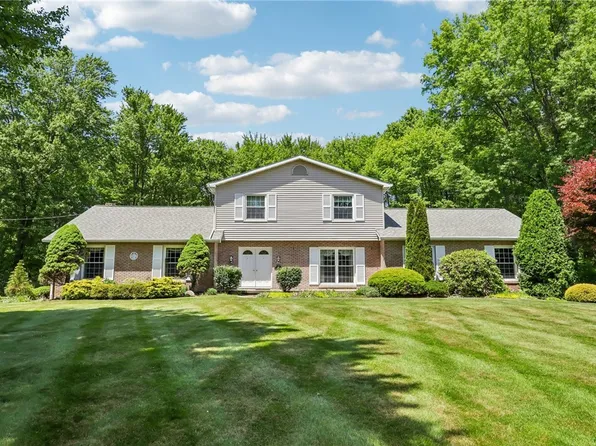 757 Enterprise Rd, Grove City, PA 16127