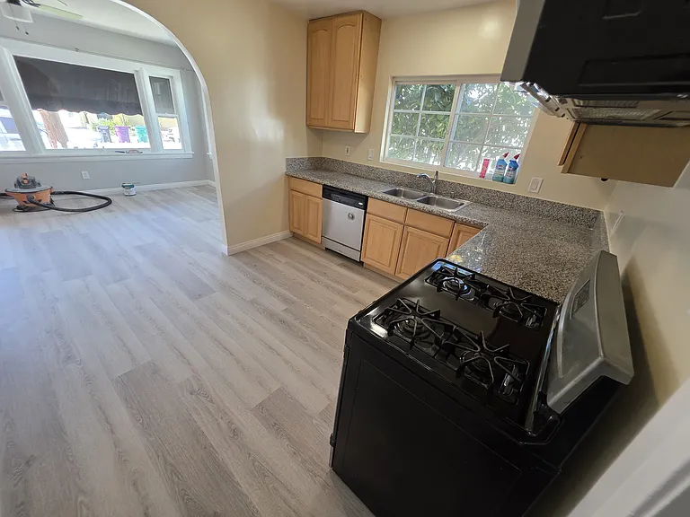 270 Newport Ave #B — Photo 10