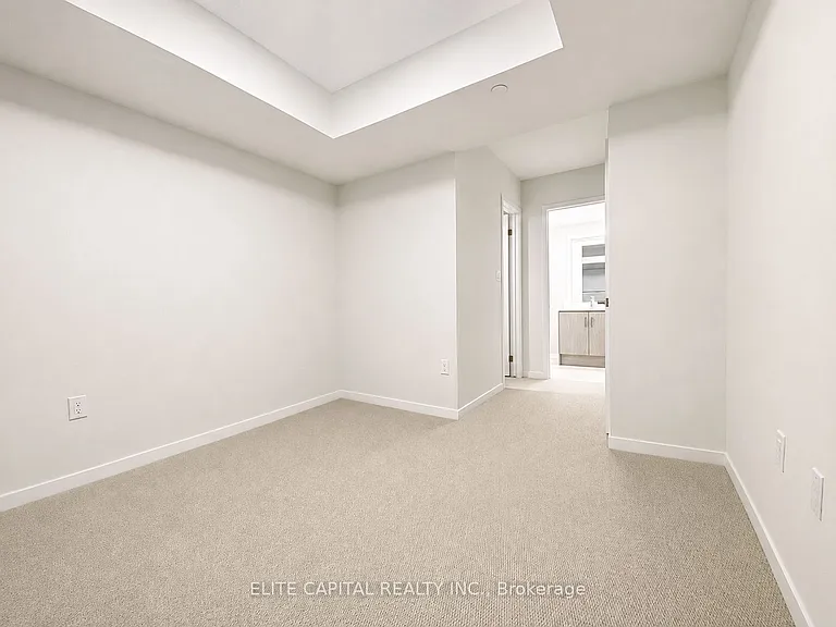 100 Honeycrisp Cres #Townhouse 351 — Photo 8