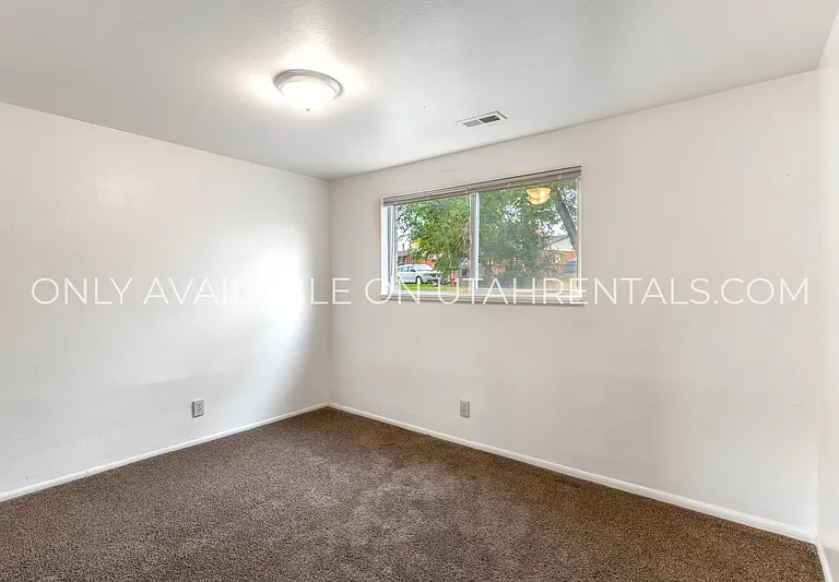 1036 S Virginia Cir — Photo 4