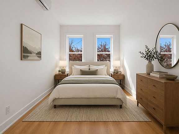 5th image of 563 Glenmore Ave #1