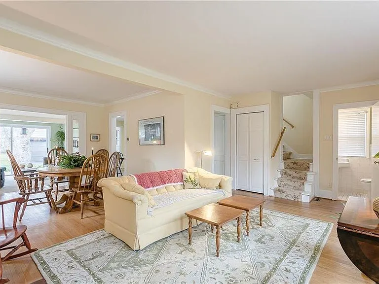 133 Westland Ave — Photo 5