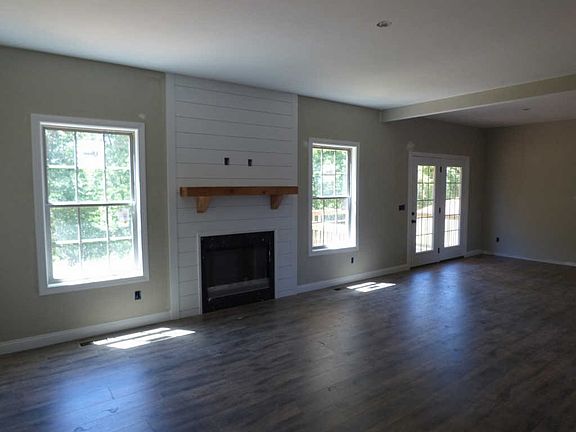 3rd image of 2376 Colston Dr
