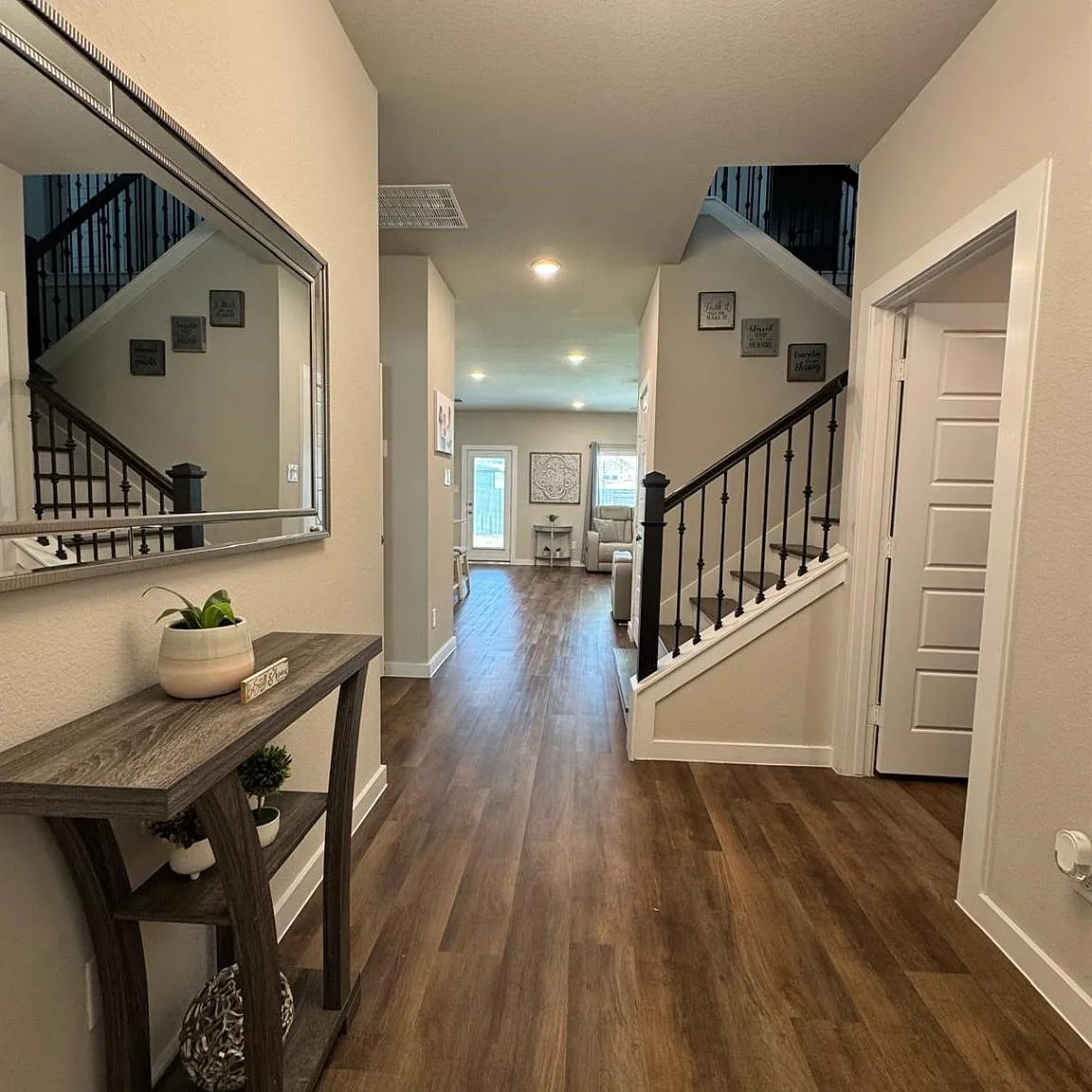 5 bed, 3.0 bath, 2741 sqft, $3,150 — Photo 3