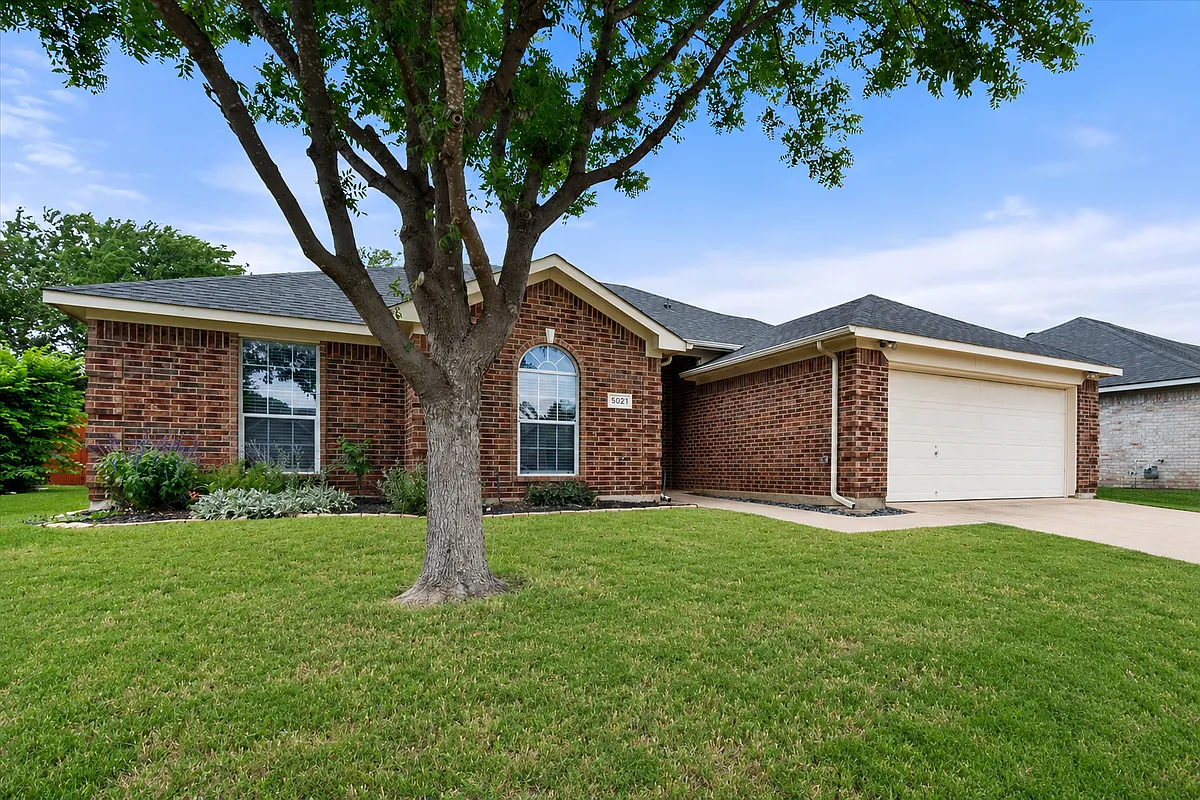 Building Photo - 5021 Bayberry Dr