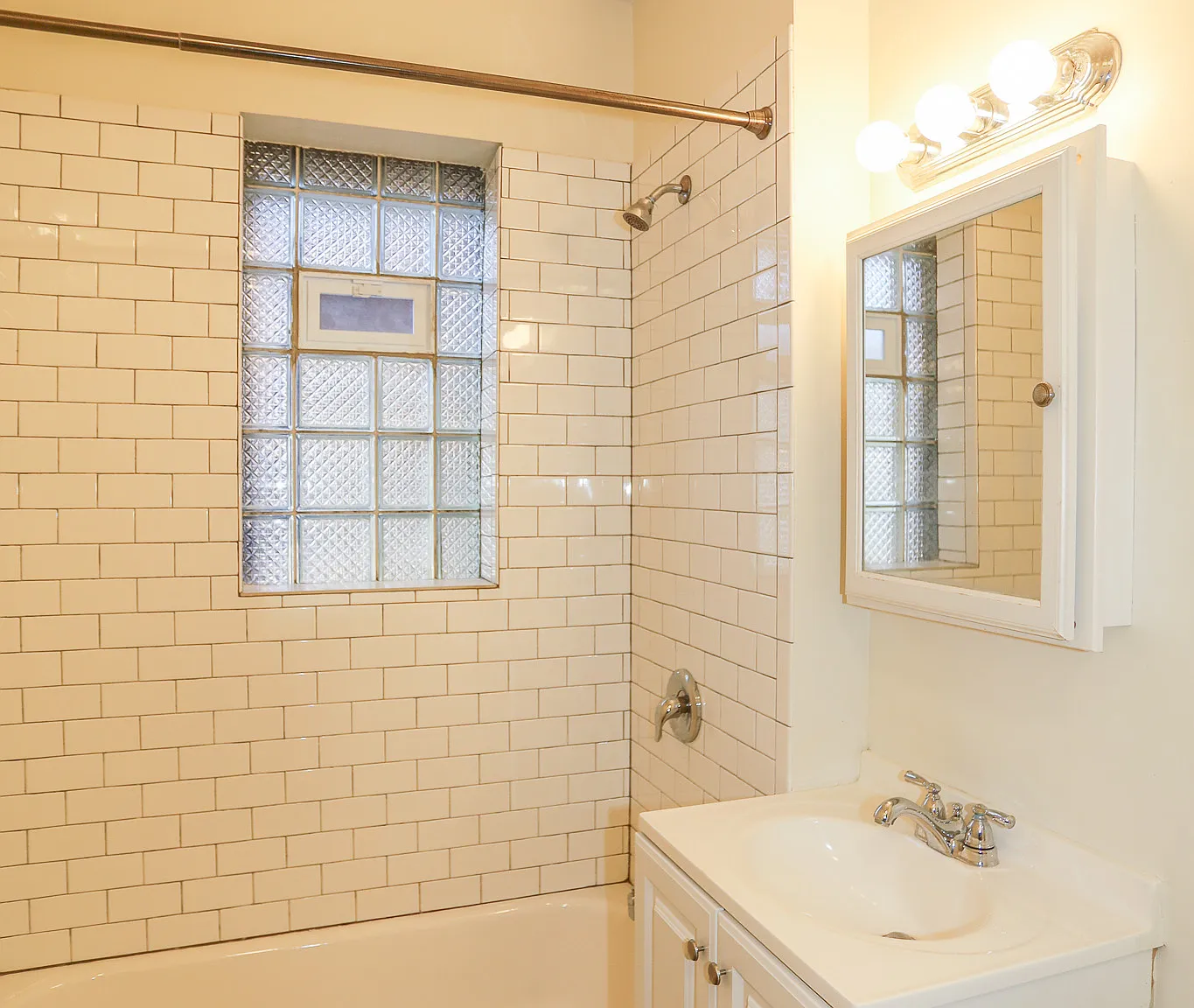 Studio, 400 sqft, $1,200 — Photo 4
