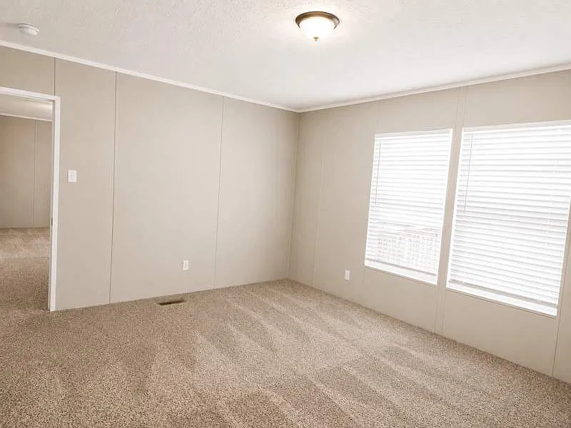 202 Leslie Ave