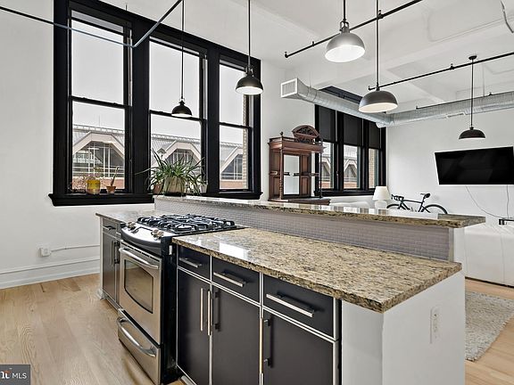 2nd image of 1228 Arch St #32-5A