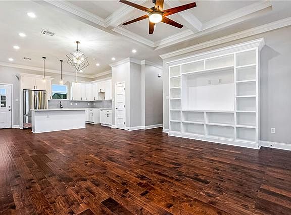 4th image of 5151 Parkwood Ct E