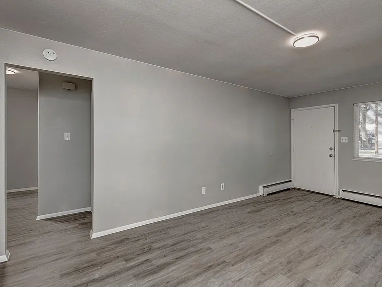 1415 S Corona Ave. — Photo 26