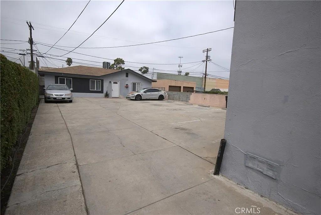 2 bed, 1000 sqft, $2,500 — Photo 2