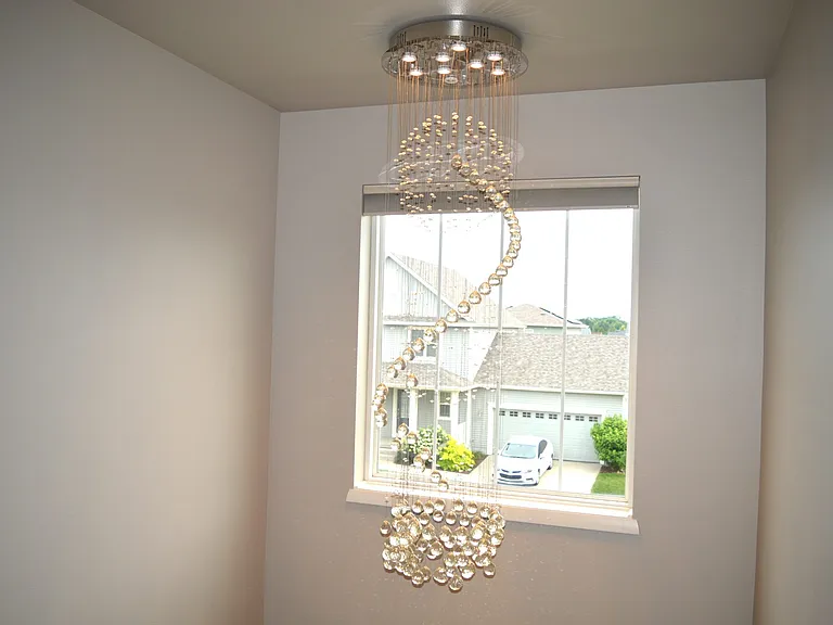 321 Alton Dr — Photo 2
