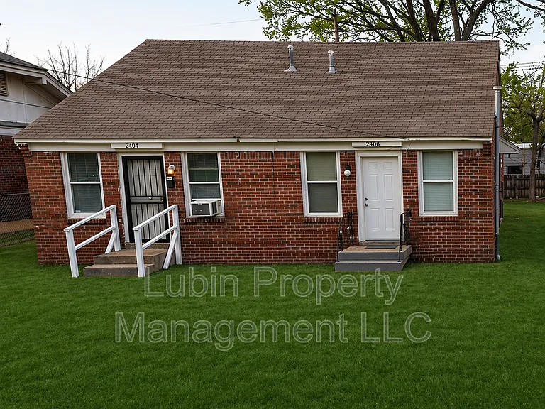 2406 Forest Ave — Photo 1
